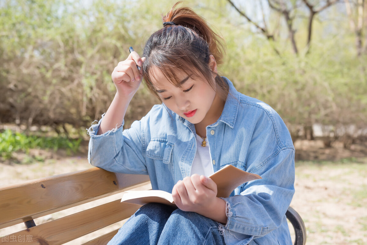 故事：他是我的初恋，一场误会让我们天各一方，一别就是整整七年