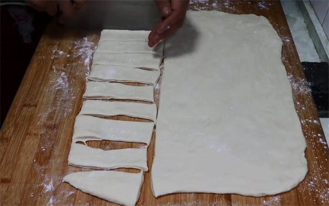 教你在家炸油条，做法和配方全都告诉你，蓬松柔软，好吃又健康