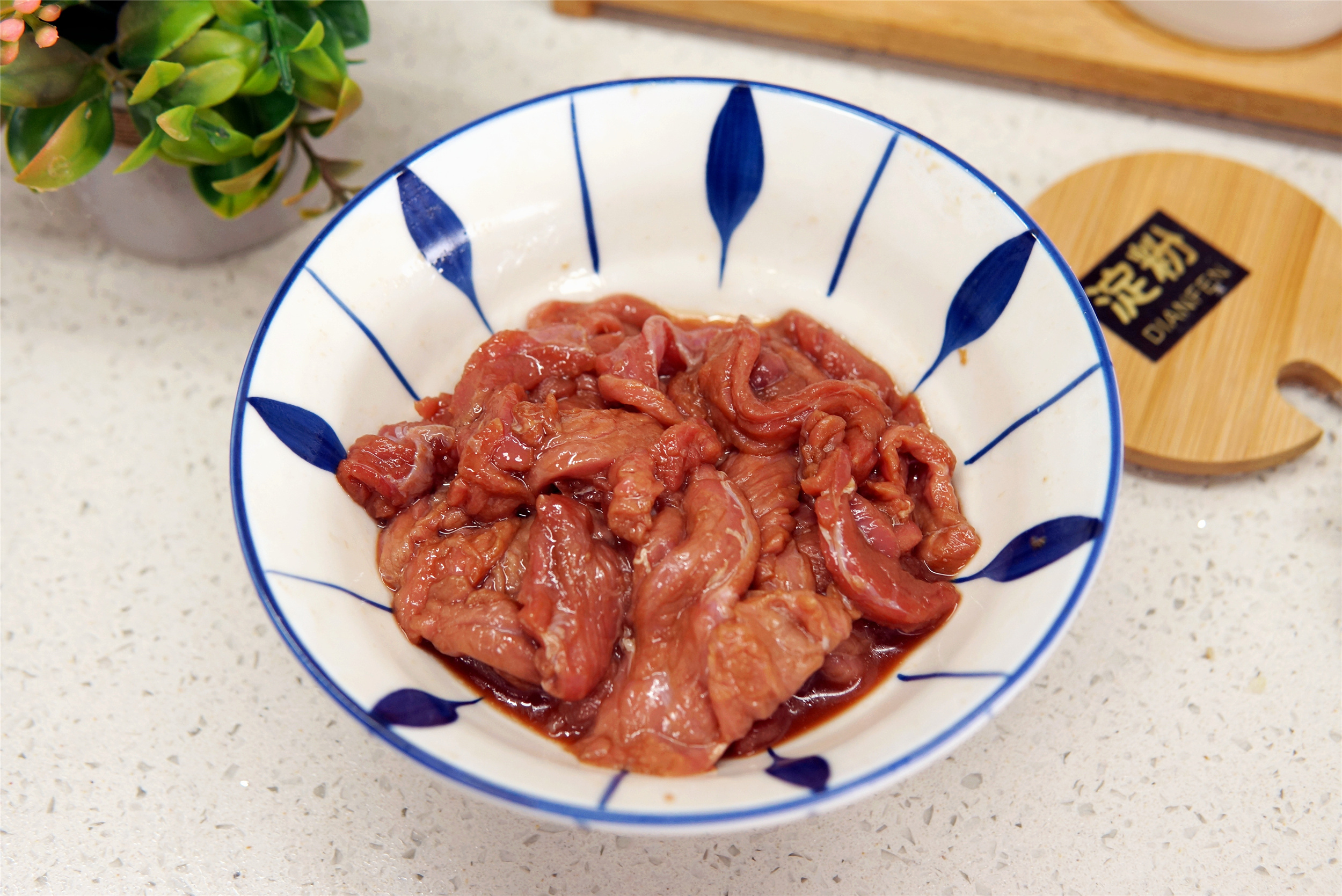 夏天牛肉的“简约”吃法，开水烫一烫，几分钟端上桌，好吃到家了