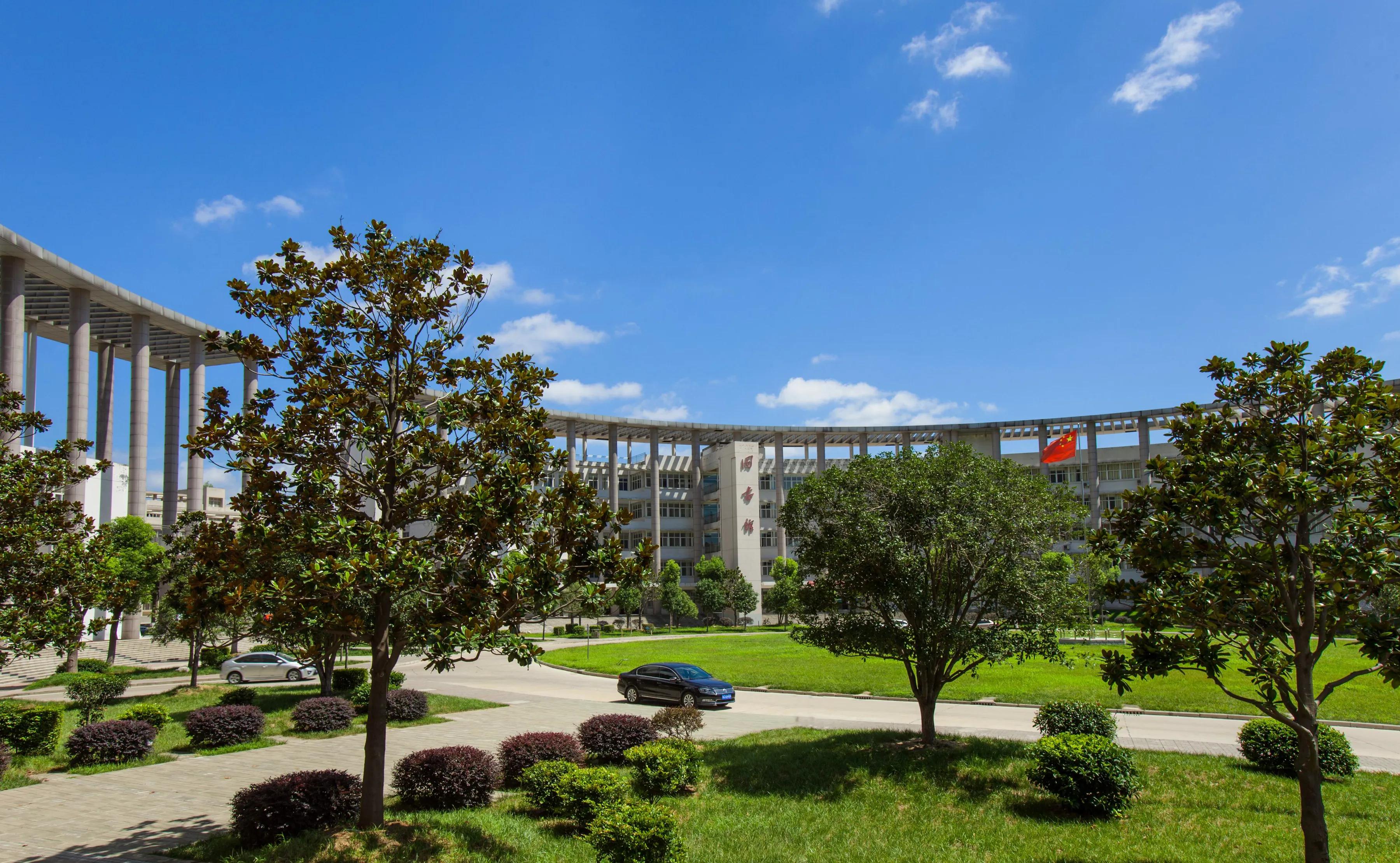 #荆楚理工学院，荆门市唯一的一所本科院校