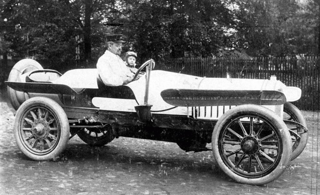 奥迪徽标上的“第三个圆环”，到底代表了什么？