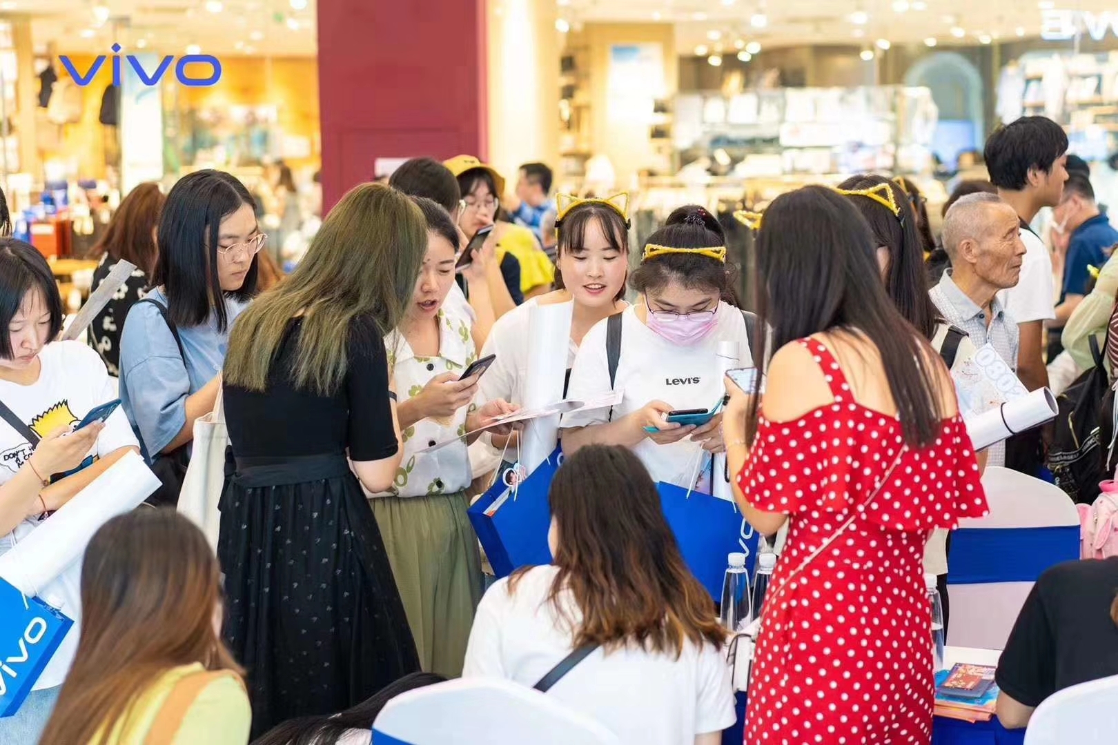 vivo体验店7月13日成功入驻蜀山区湖万达啦