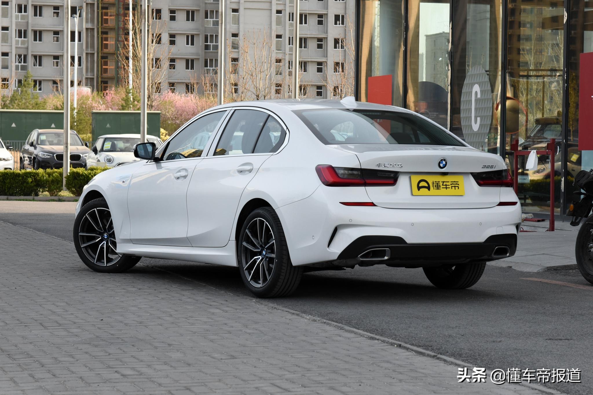 新车 </p><p>　　 2021款宝马3系正式上市 售29.39万元起