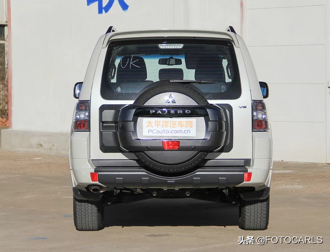 进口三菱帕杰罗3.0L V6实拍，35万起优惠还大，却干不过普拉多？