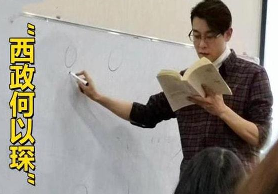 大学高颜值老师火了，被学生称为“西政何以琛”，上课还需要抢座