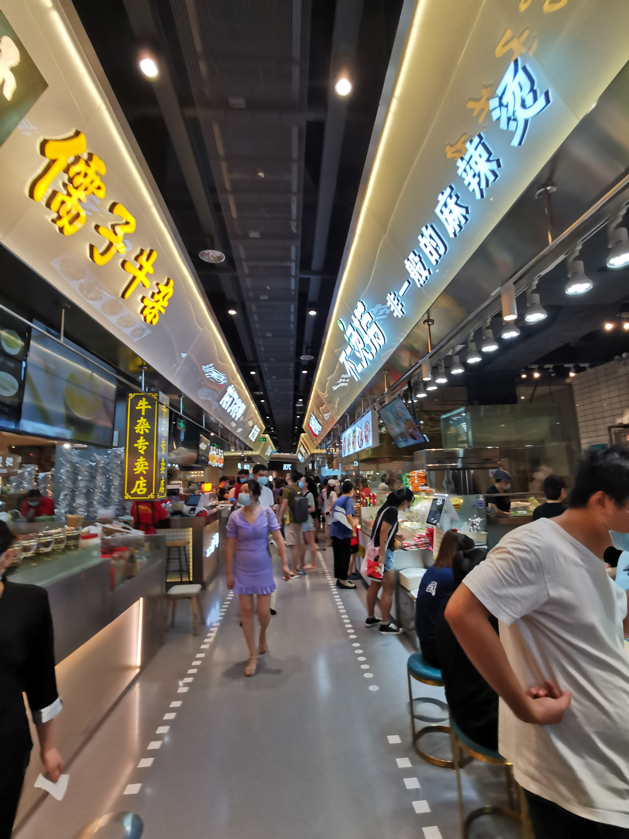 实拍深圳规模最大的购物综合体，逛着逛着就迷了路！