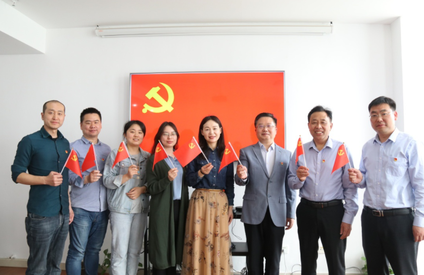 大学生入党的决定权在谁手中？关键在于两个人，和成绩没有关系