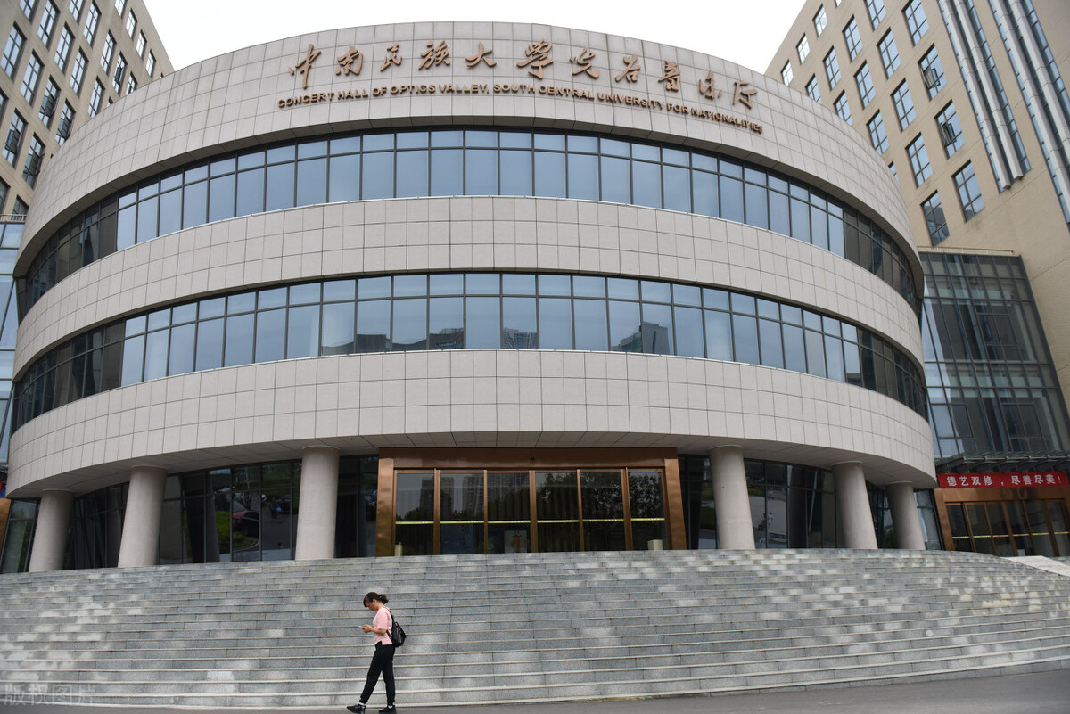 美术统考257.6文化400分，山艺VS中民VS长理VS湘大的设计谁最好？