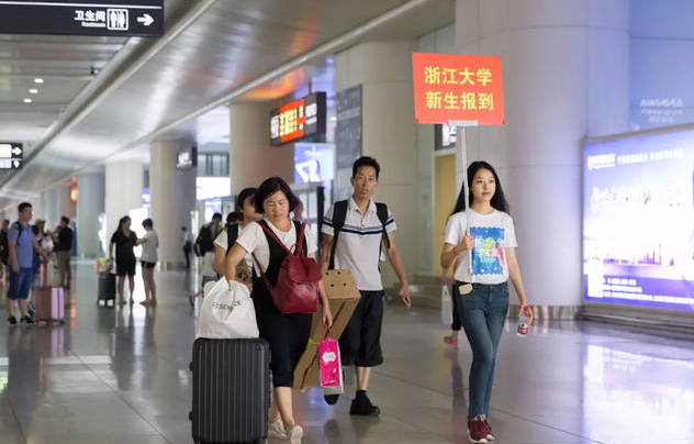 大学学校发的手机卡（新生开学后会进行特别审查）