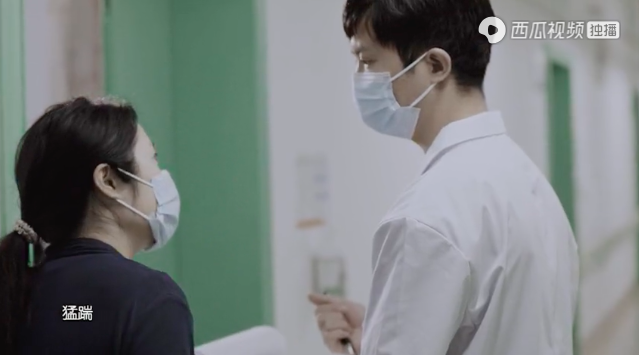 妈妈踢烂孩子下体，这部国产纪录片给不合格父母上了一课