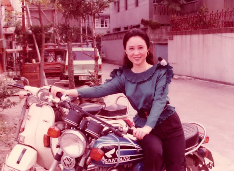 琼瑶的“励志人生”：2次高考落榜，3段辛酸情史，终成言情教母