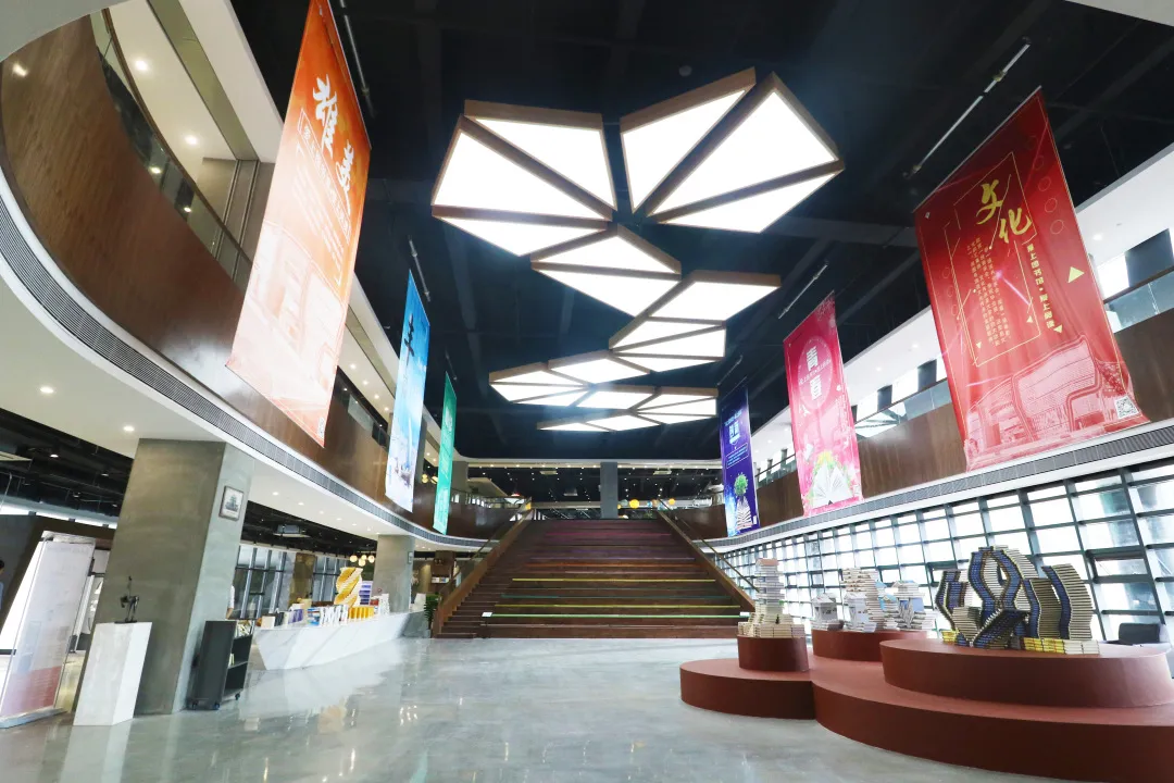 本科、专科过省线稳录取，欢迎填报广州科技职业技术大学