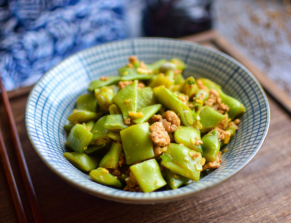 家常菜"肉末炒扁豆",清香味美健脾止泻,老人小孩都喜欢吃