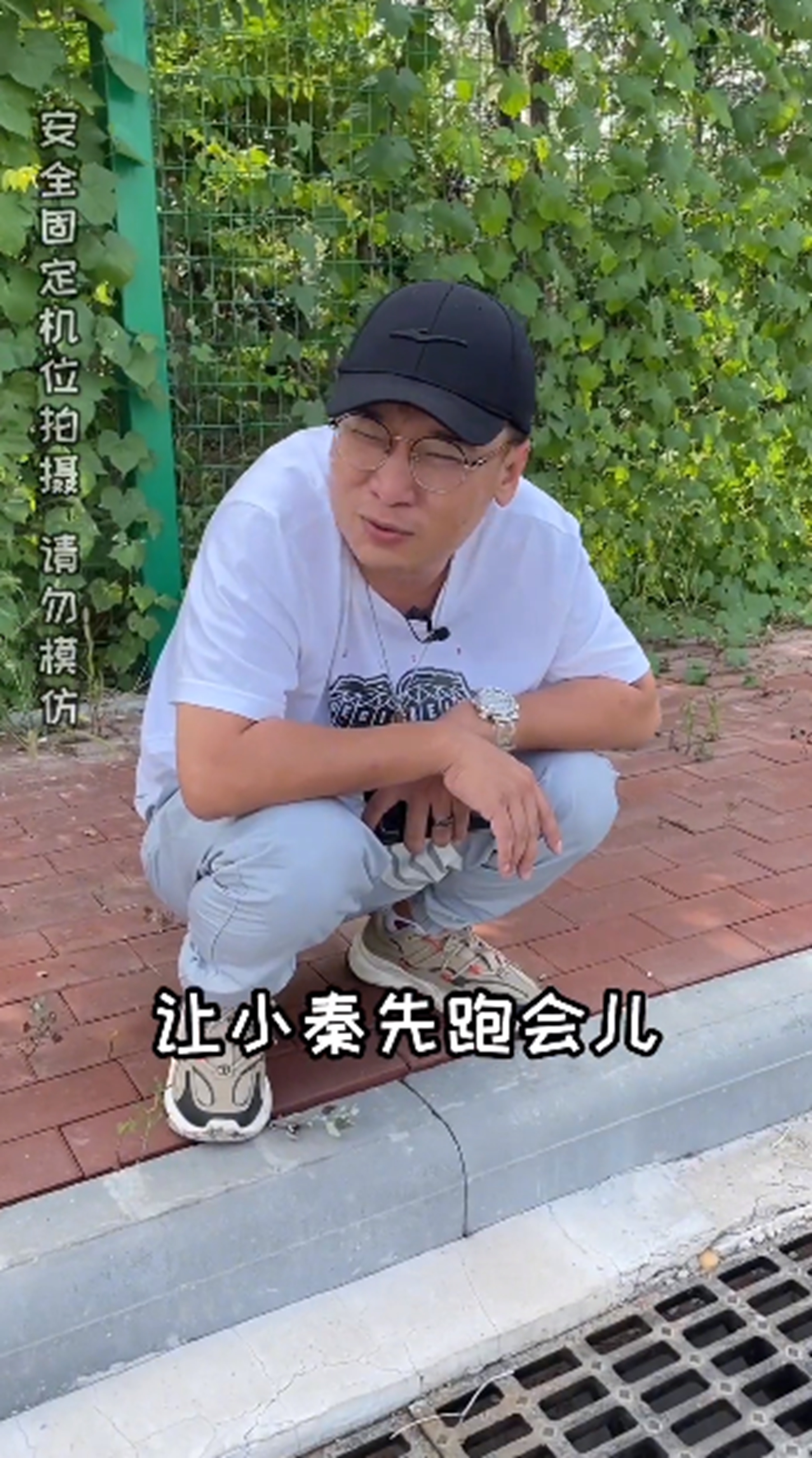 ​油表刻度归0，汽车还能跑多远？小伙用奥迪A4做实验，跑了3个小时