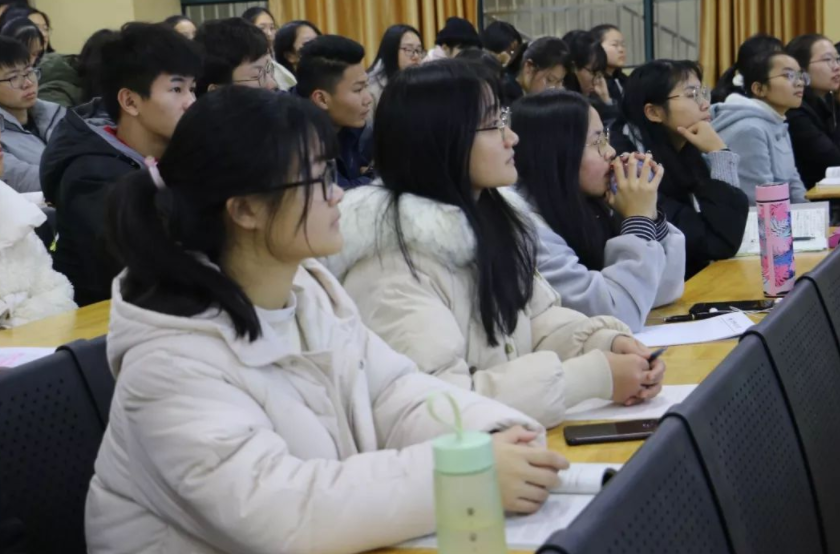 公费师范生上学免学费，毕业享编制，但是缺点考生也要提前了解