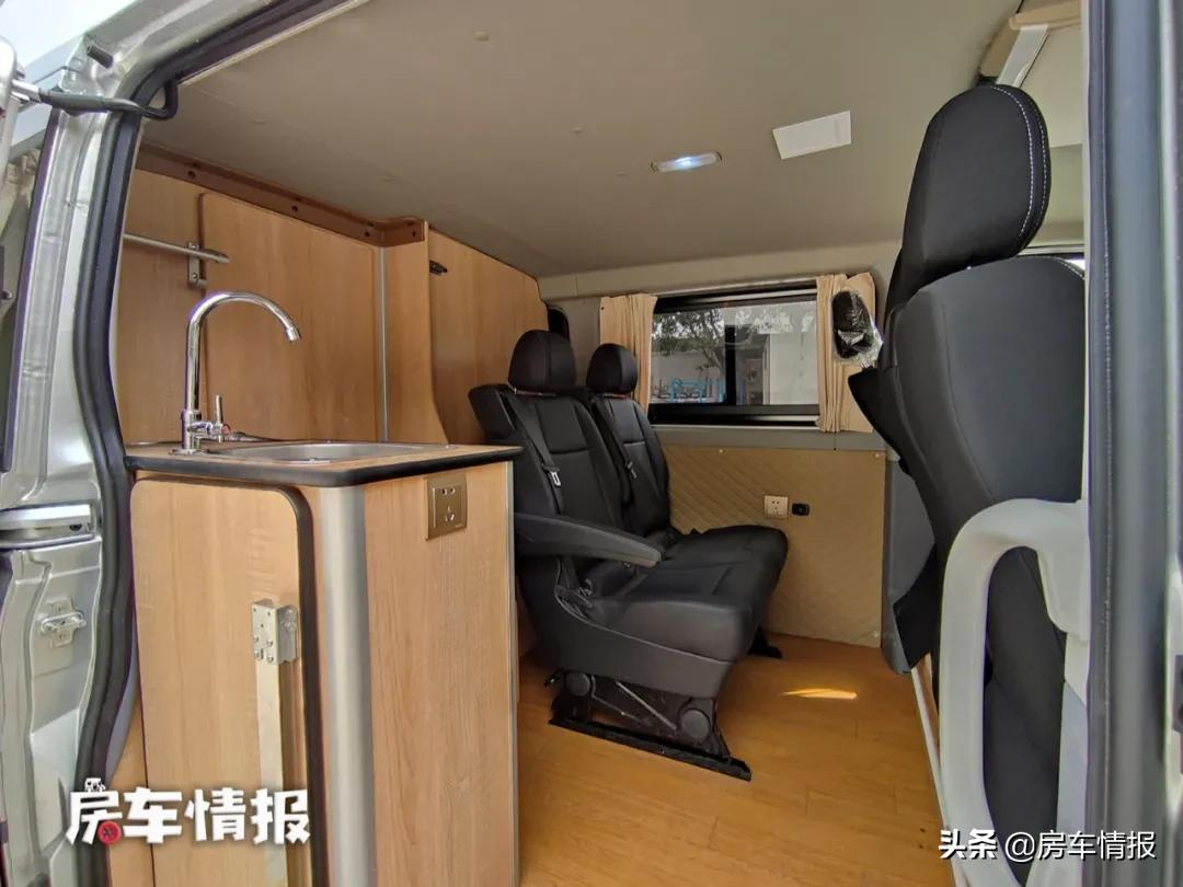 13.98万起的大通房车，不到2米高有厕所和大床，C2本就开
