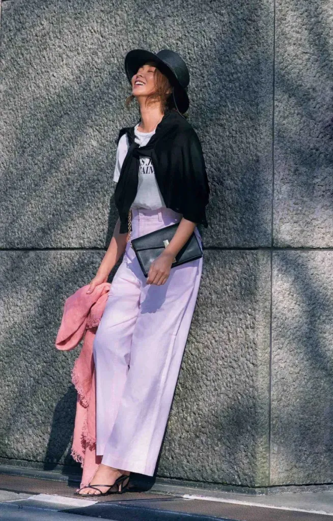 讲真,t恤这样叠穿比单穿时髦很多