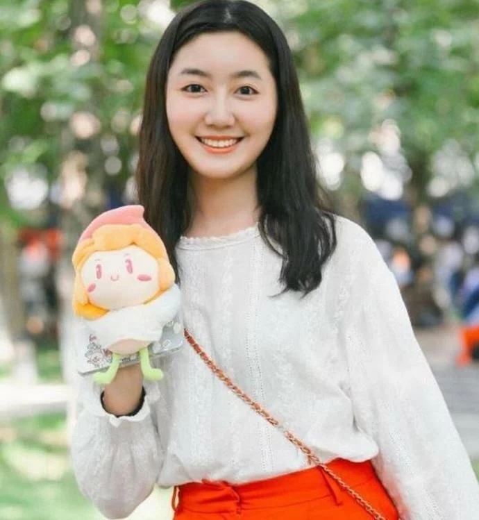 当年的“点读机女孩”已长大，考入211大学，网友：难怪说so easy