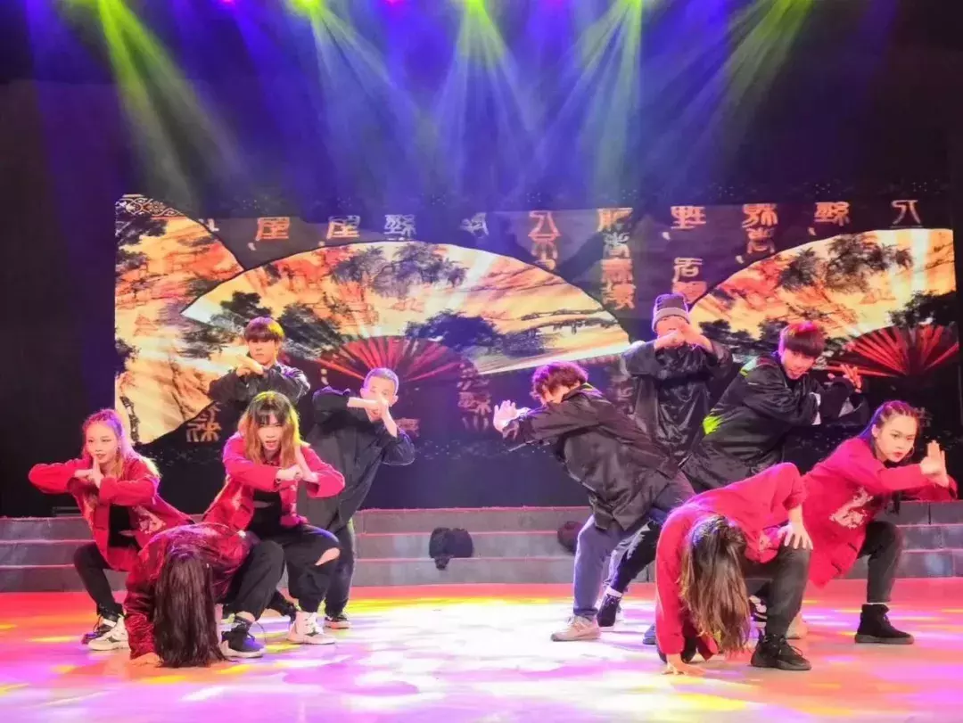 攀大出彩青年 ｜ The One万达街舞挑战赛闯入4强的攀大追梦舞者