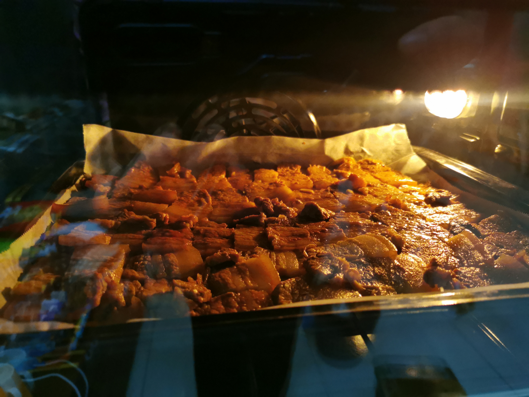 给儿子改善生活，20块钱的猪肉烤着吃，好吃不油腻，看着都流口水