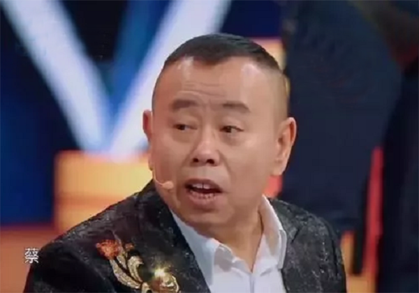 潘长江为让豪宅“显高”，屋顶用石膏线设计，餐厅比客厅都要大