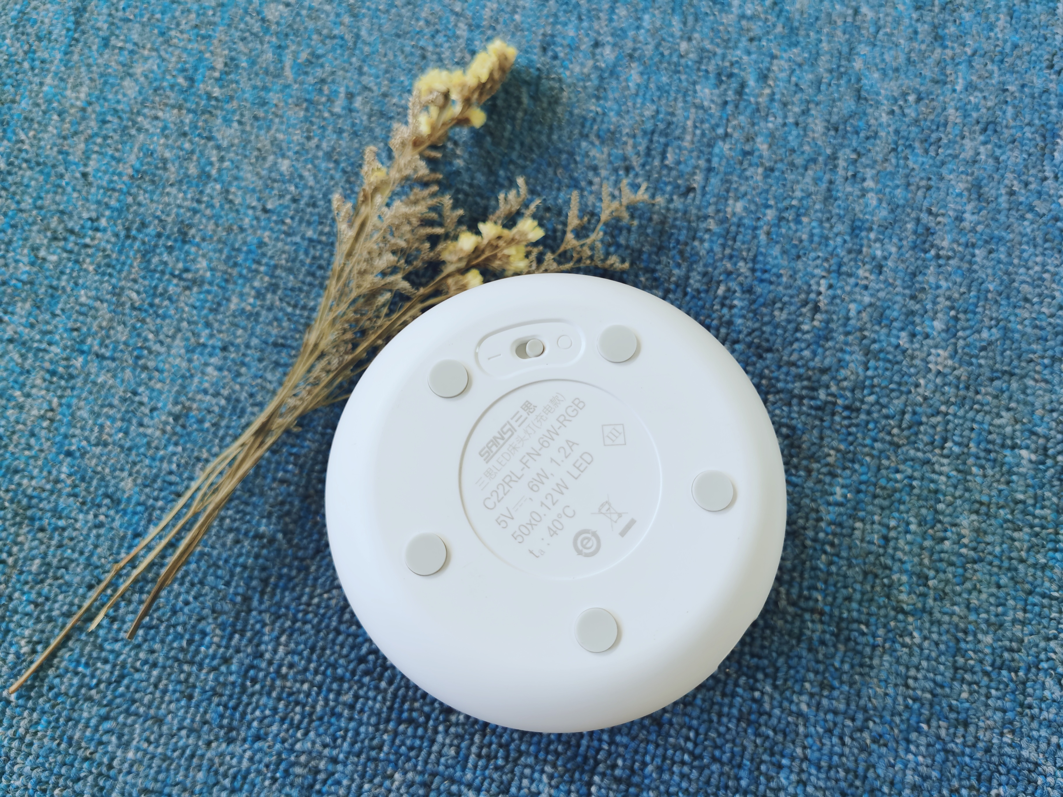 智慧交互又百搭的三思全彩智能床头灯Pro，上手实测