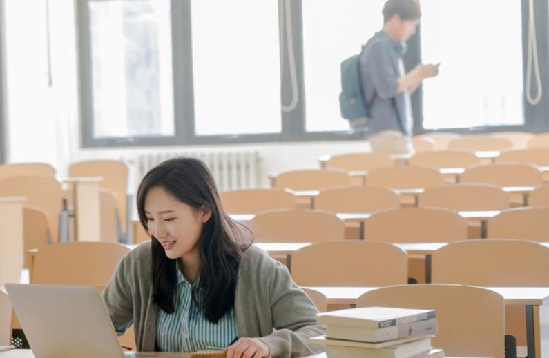 当代大学生面临的难题，期末考试陷入困境，担心挂科问题