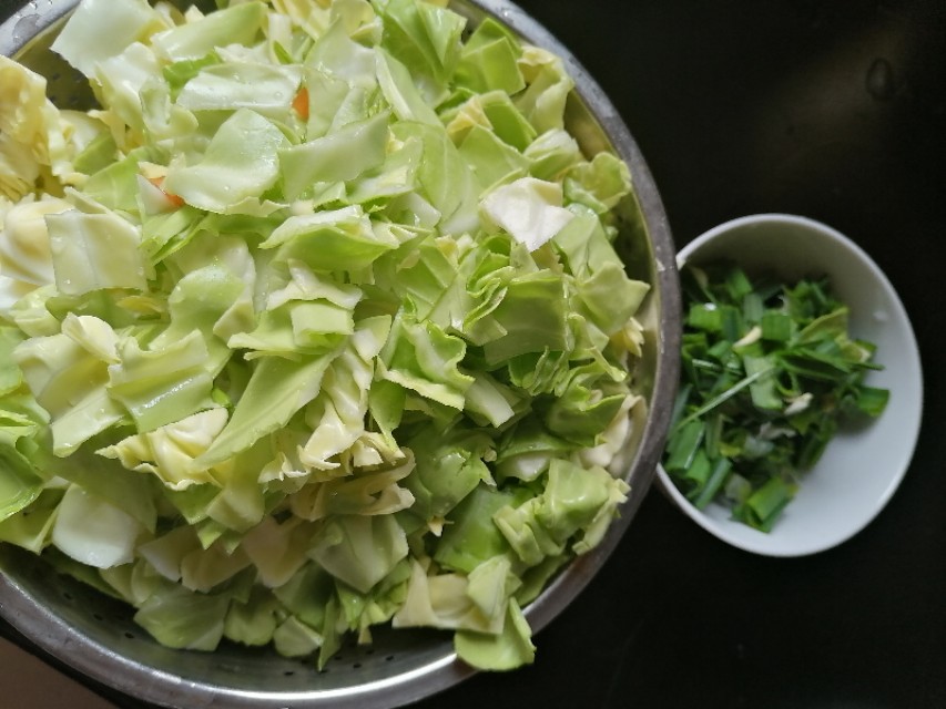 菜干饭的家常做法（百吃不厌传统美食菜干饭）