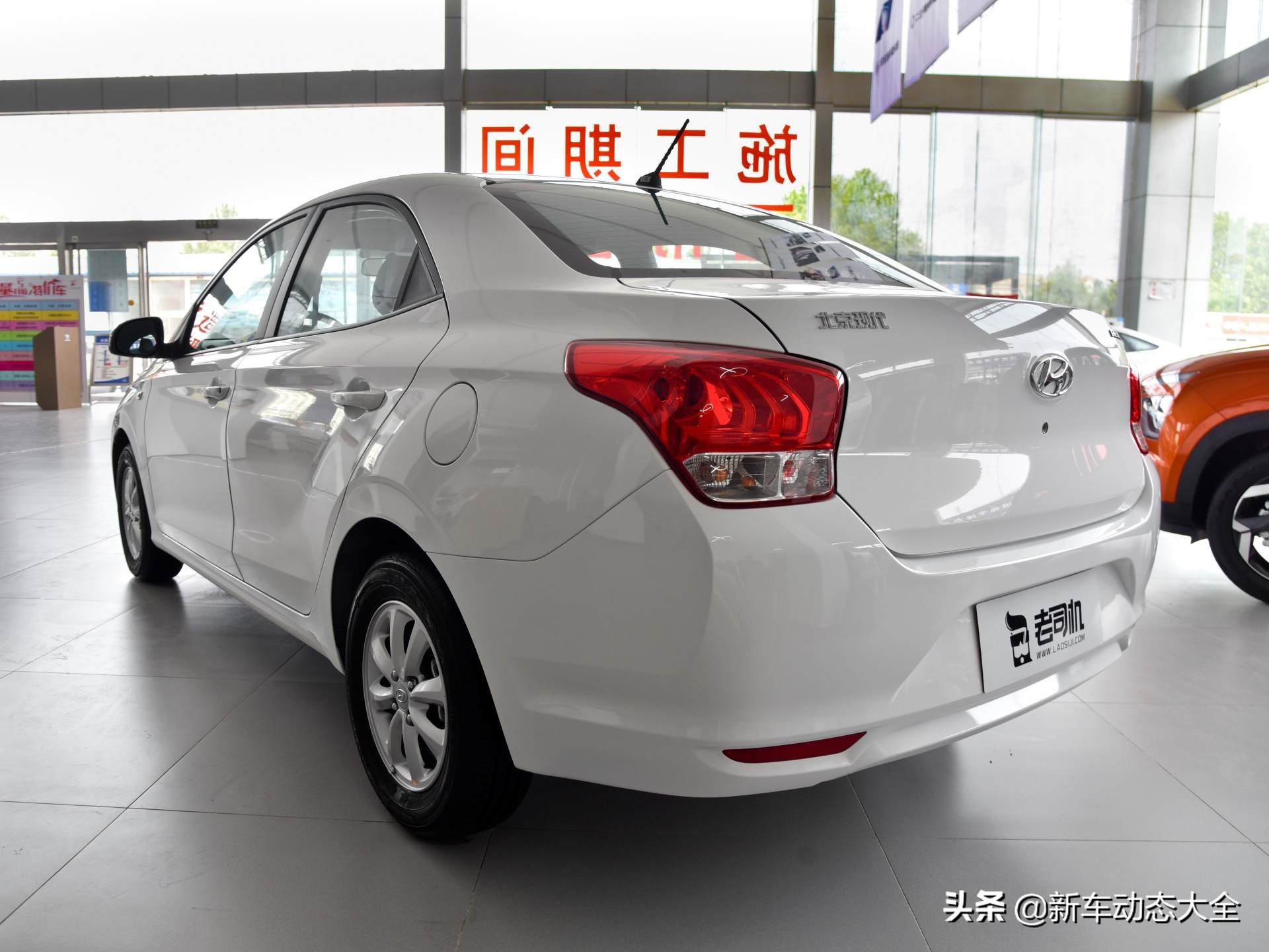 便宜好停车油耗极低，合资的三厢实用车5.1L油耗，实拍瑞纳
