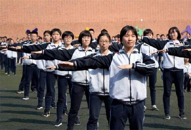 河北省高中最新排名已出，部分学校能收复读生，年年走出清北苗子