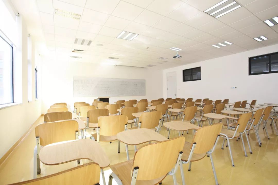 西安这座学费高达3万的大学，凭什么比985、211还受人欢迎？