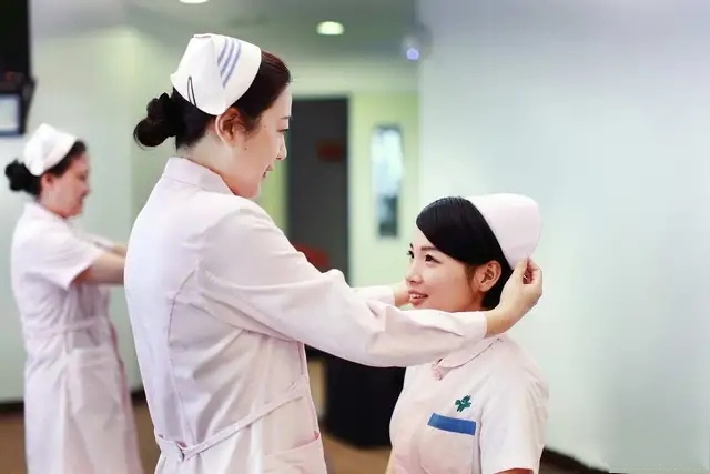 985高校的护理专业，降分进行招生，大量学生却说后悔报考