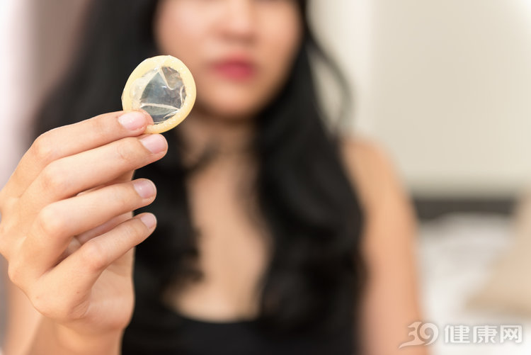 21岁男生感染艾滋，曾多次出入酒吧！大学校园已成艾滋病的温床