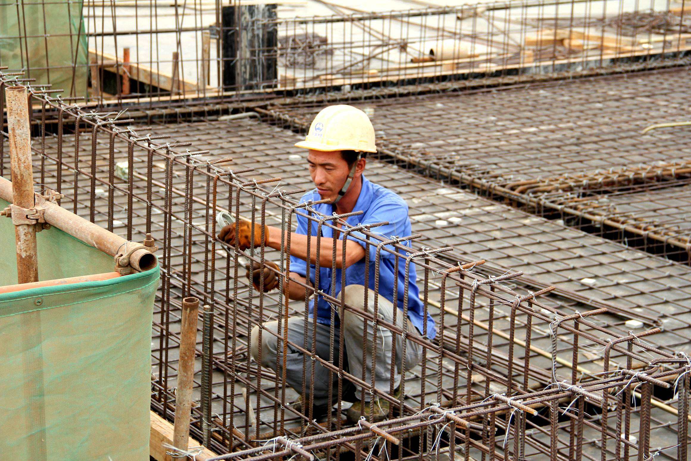 高考674分有望上北大，父亲却在工地发生意外，复读生表示内疚