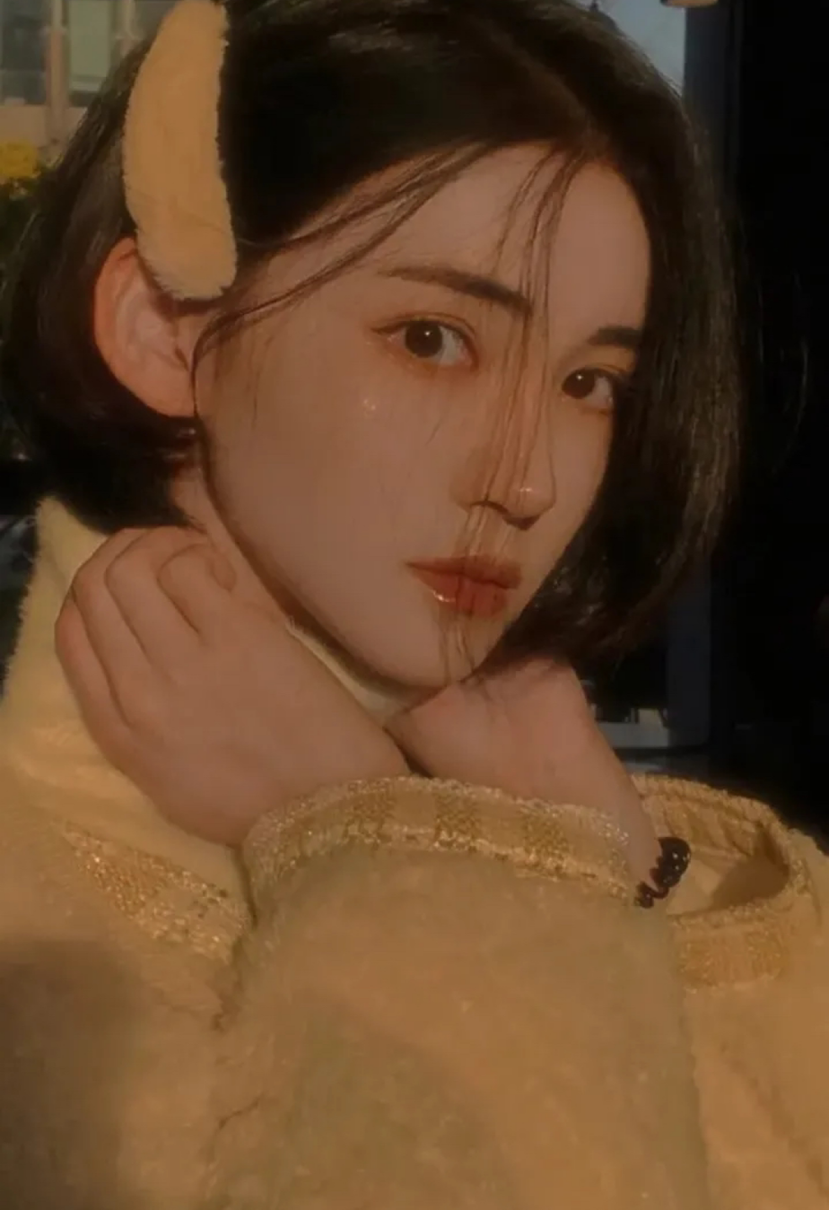 英国女飞行员竟是肌肉型美女，健身照曝光引发热议