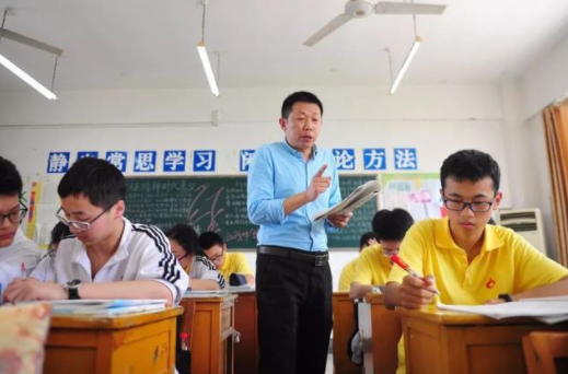 高三教室开空调，学生每天交3元钱引家长争议，如此高价接受不了