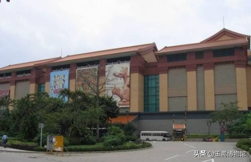 香港百亿富翁，世界五大收藏家之一，他的4000件古董价值10亿美元