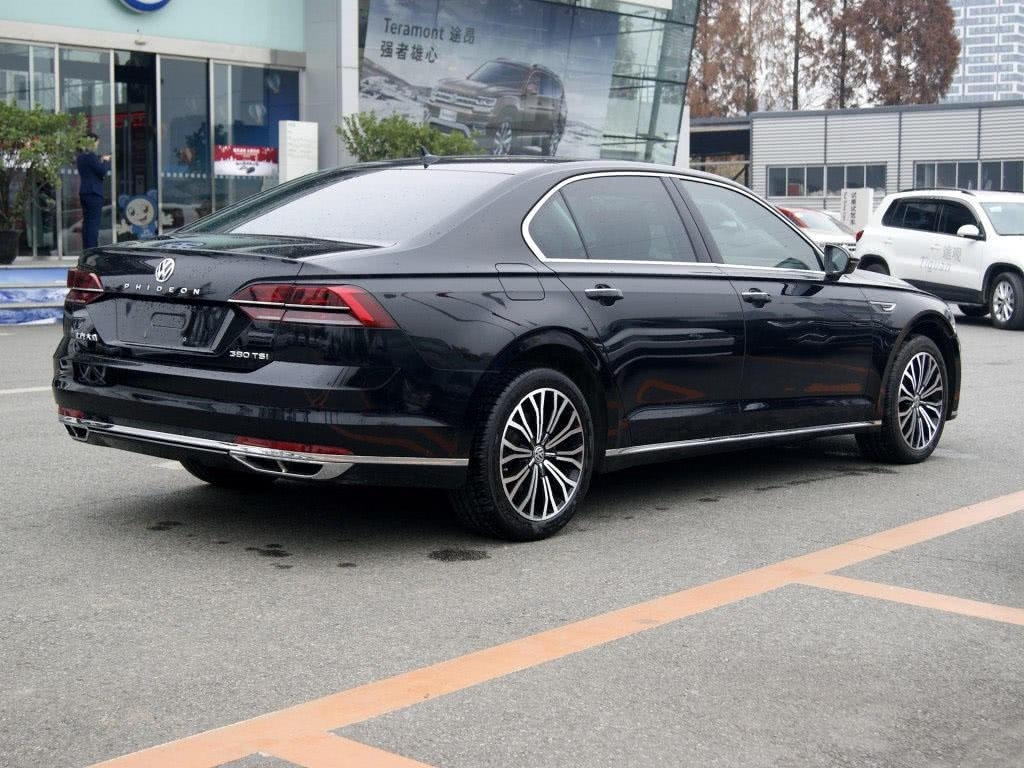 大众集团下的孪生兄弟，奥迪A6L和大众辉昂怎么选？