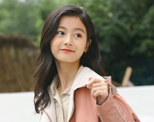 关晓彤蒋依依是"国民闺女"过去式了,新晋小小花一个比一个灵