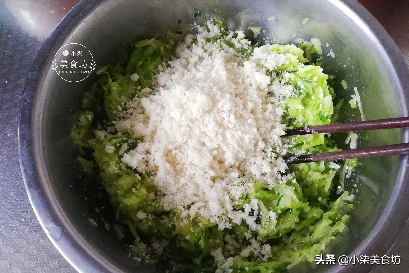 萝卜里加2个鸡蛋，不用煮不用蒸，15分钟出锅，比肉丸子还受欢迎