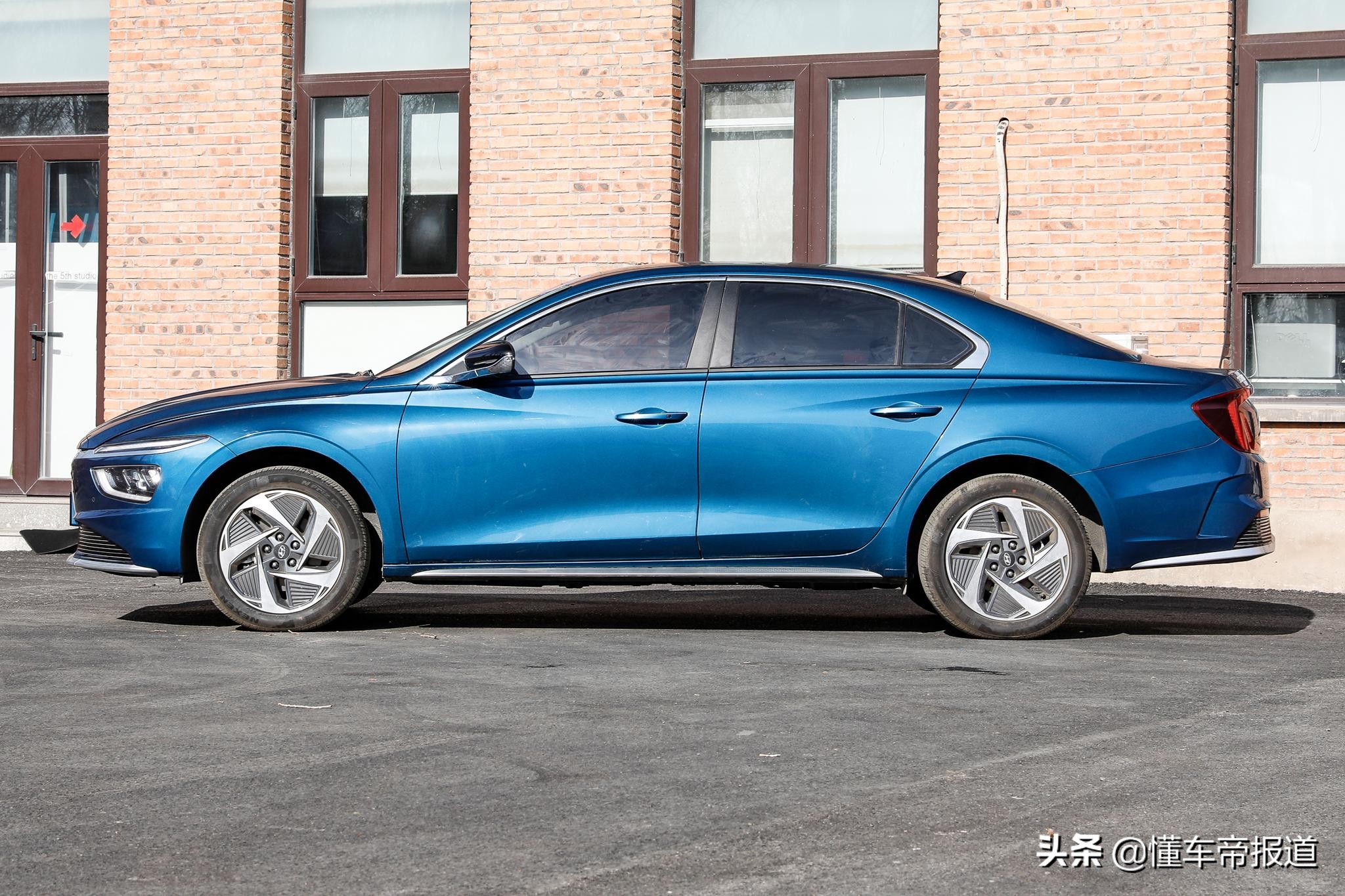 新车｜与MODEL 3同级，续航520公里，实拍现代名图EV