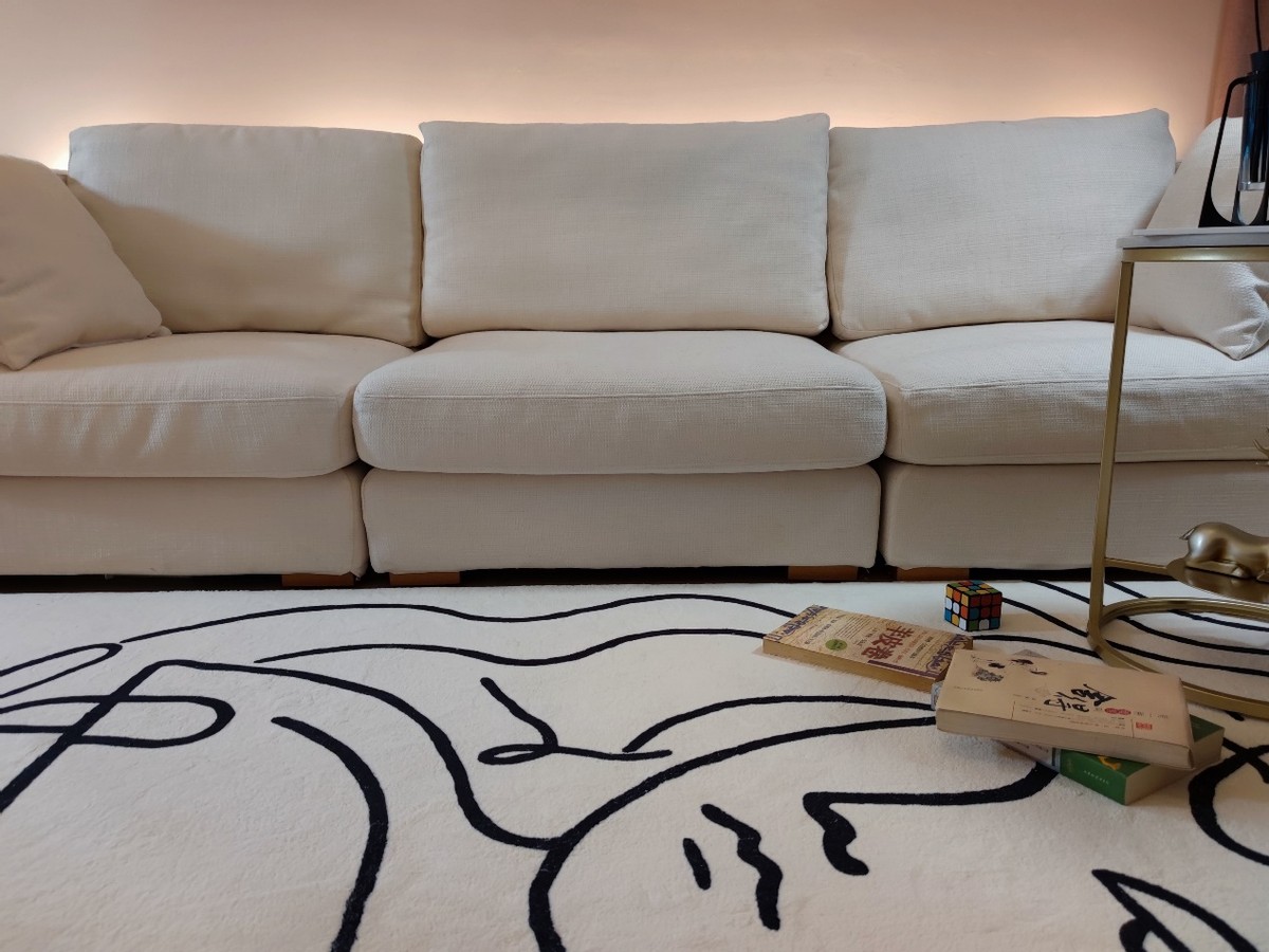 提升家居的温馨舒适感，不妨试试雁舍简约艺术超柔可水洗地毯