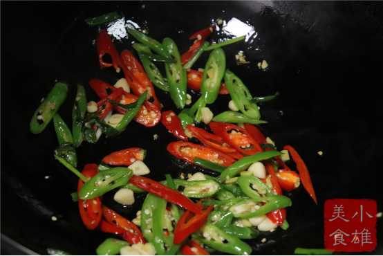 香菇焯水多长时间（爱吃香菇的要学会这种做法比肉还好吃）