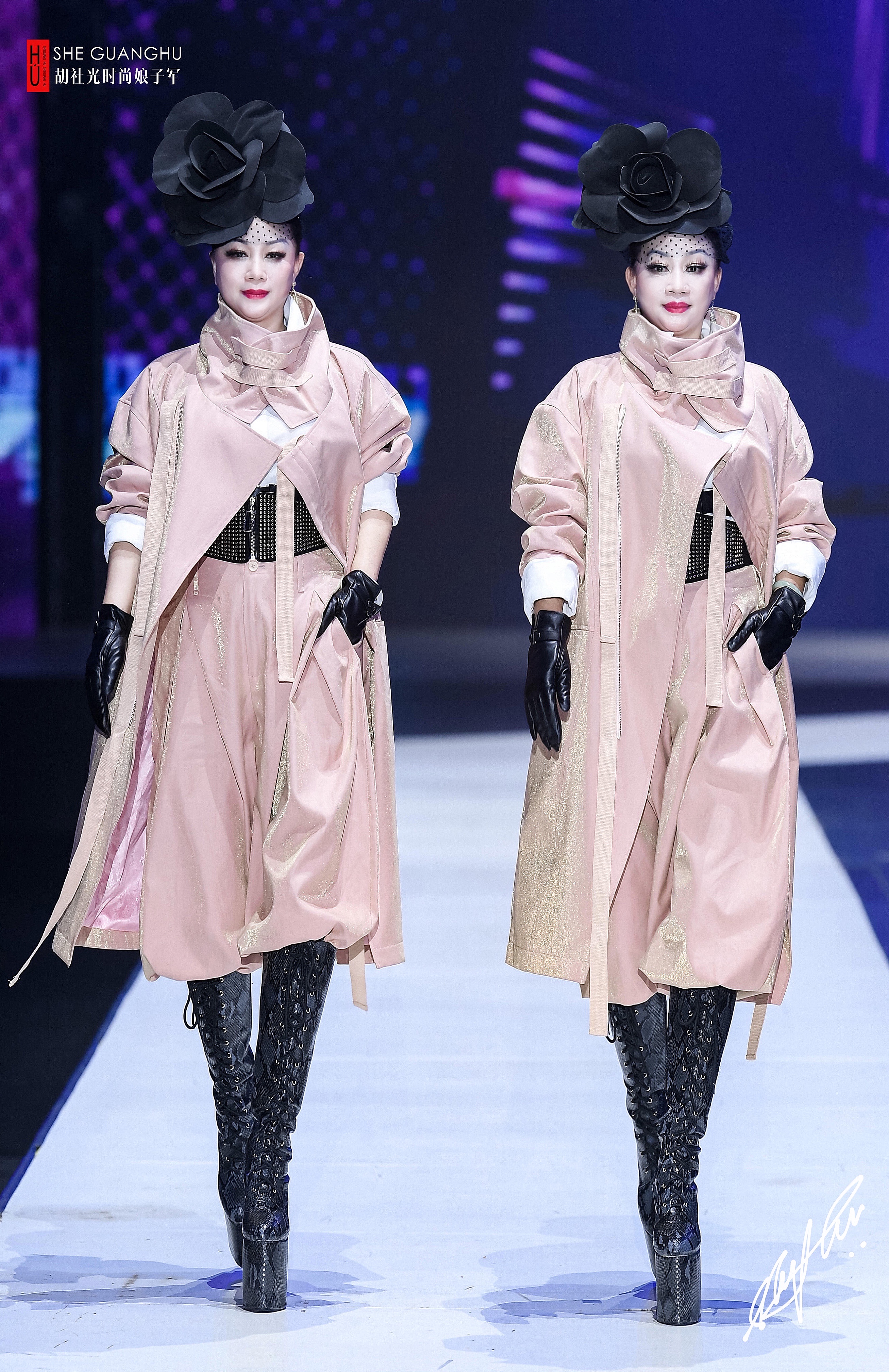 作“21世纪的赫本”胡社光时尚娘子军展示中国当代女性魅力
