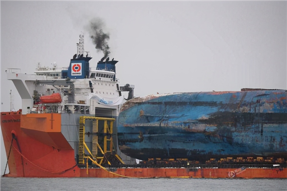 韩国"世越号"沉船案:304人不幸遇难,总统却"恰好失踪"7小时