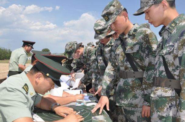 大学生迎来好消息，2021参军者可直接保送军校，但要满足前置条件