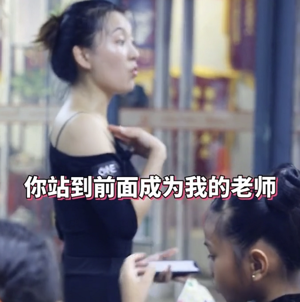三亚一拉丁舞老师走红，魔性教学全程无尿点，获得19.9万家长点赞