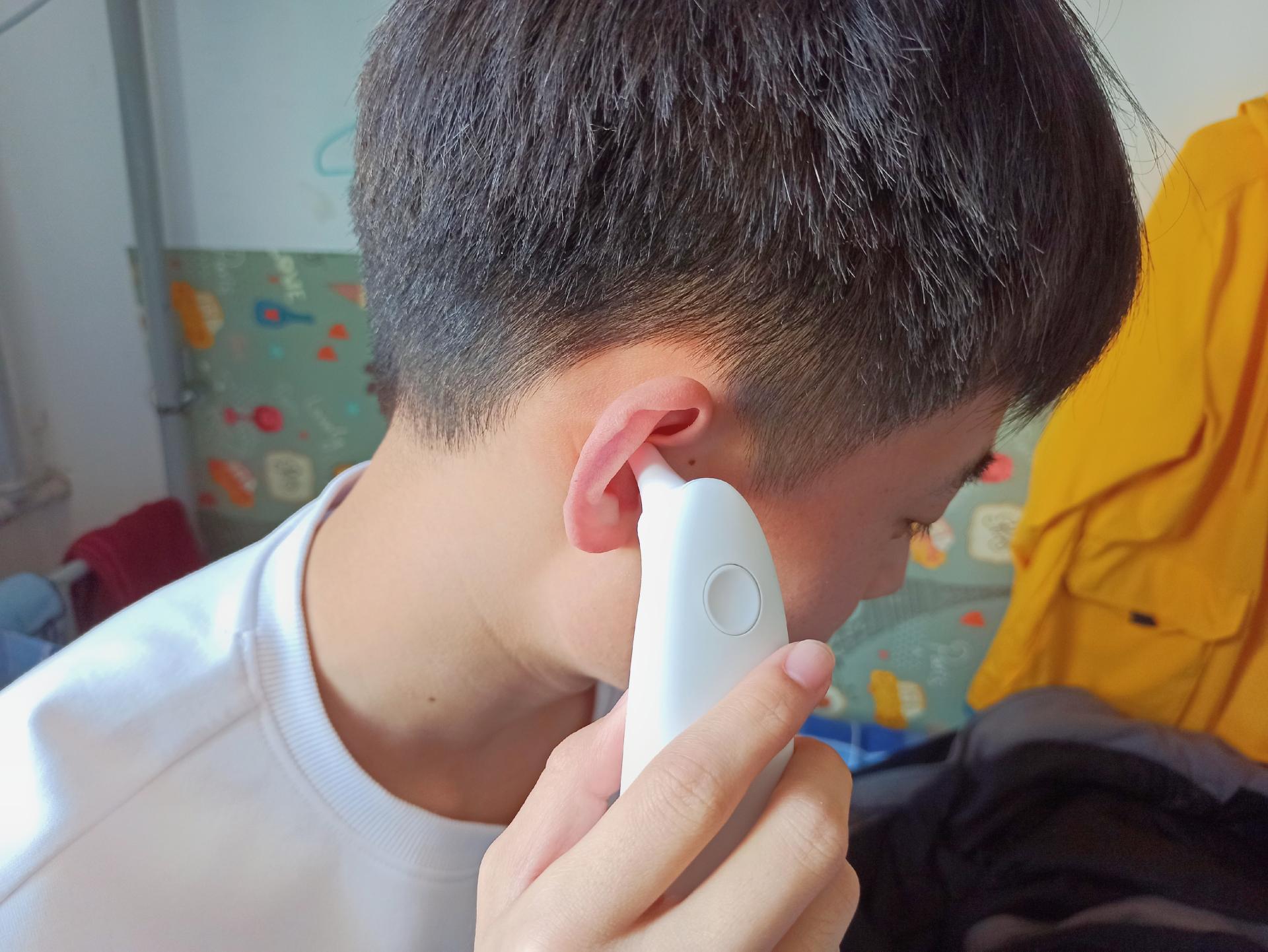 体温秒知道，发烧及时见 凡米耳温枪轻体验