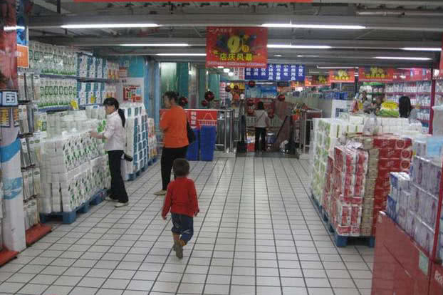 “我想要这个香蕉糖”，女儿指着收银台前避孕套，妈妈的回答绝了