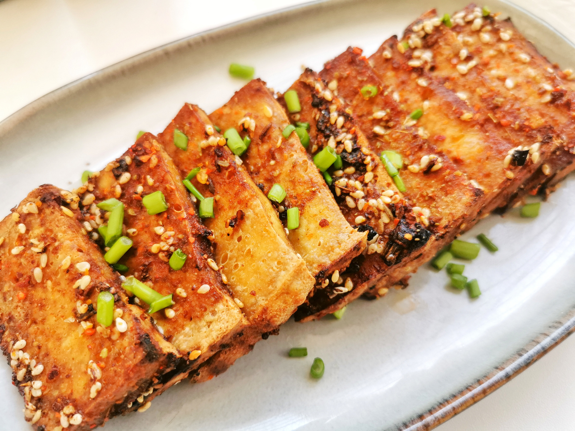 煎豆腐、炖豆腐统统靠边站，这才是豆腐特别牛的做法！香死了
